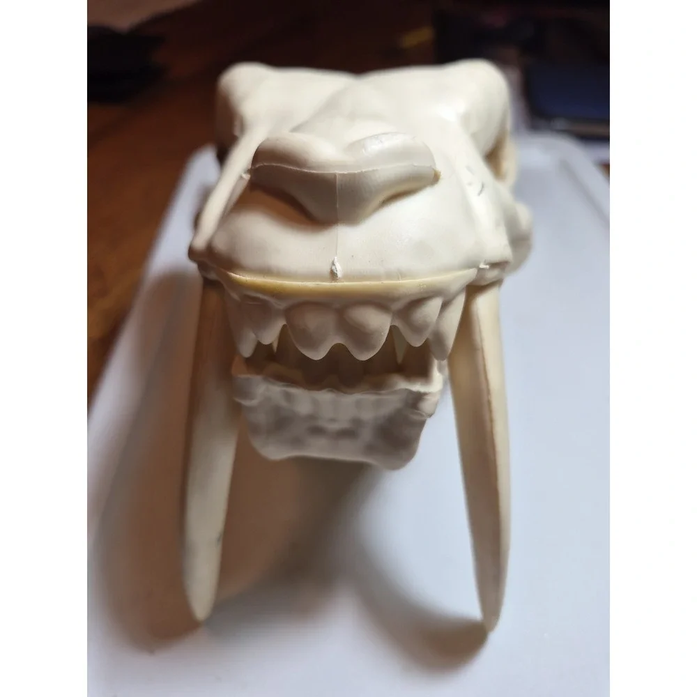 Sabre Tooth Tiger Skull Motorized Roars And Moves Mouth Halloween Decorations